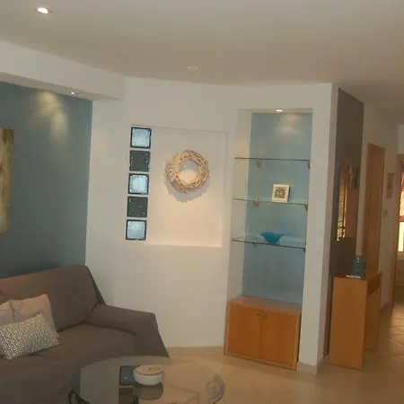 Georgina Court Apt. 2 شقة