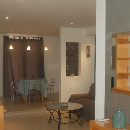 Georgina Court Apt. 2 세인트폴스베이
